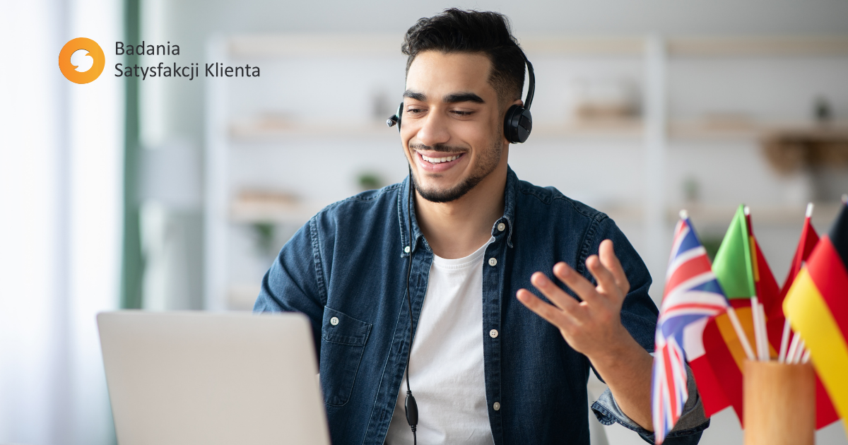 Jak satysfakcja klientów kształtuje wyniki szkół językowych i kursów online?